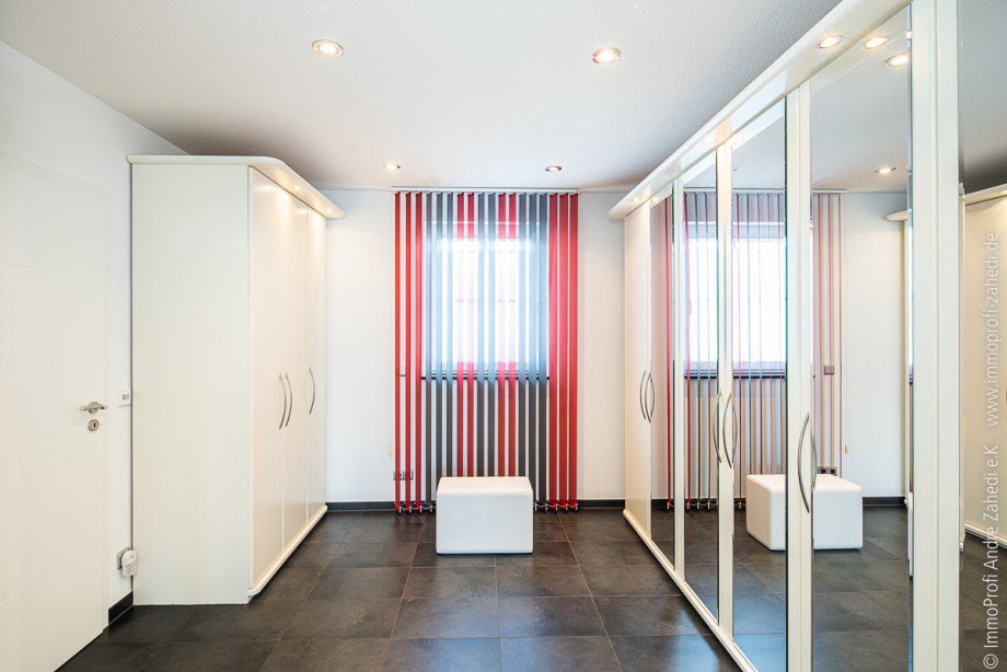 Ankleidezimmer Einfamilienhaus Gernsheim