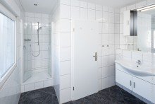 Badezimmer im OG Freistehendes 2-FH mit Anbau in M�hltal-Traisa +VERKAUFT+