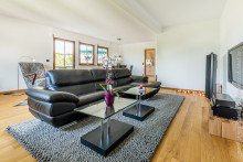 Wohnzimmer Freistehendes 1-2 Familienhaus mit Fernblick +VERKAUFT+