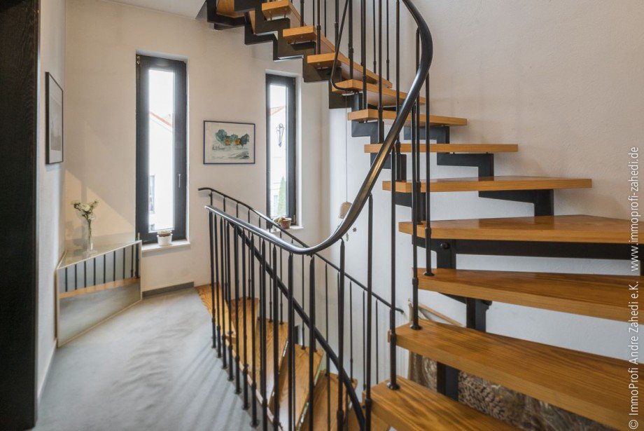Treppenhaus im OG Doppelhaush�lfte Seeheim-Jugenheim