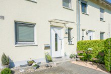 Hauseingang Einfamilien-Reihenhaus mit Sonnengarten +VERKAUFT+