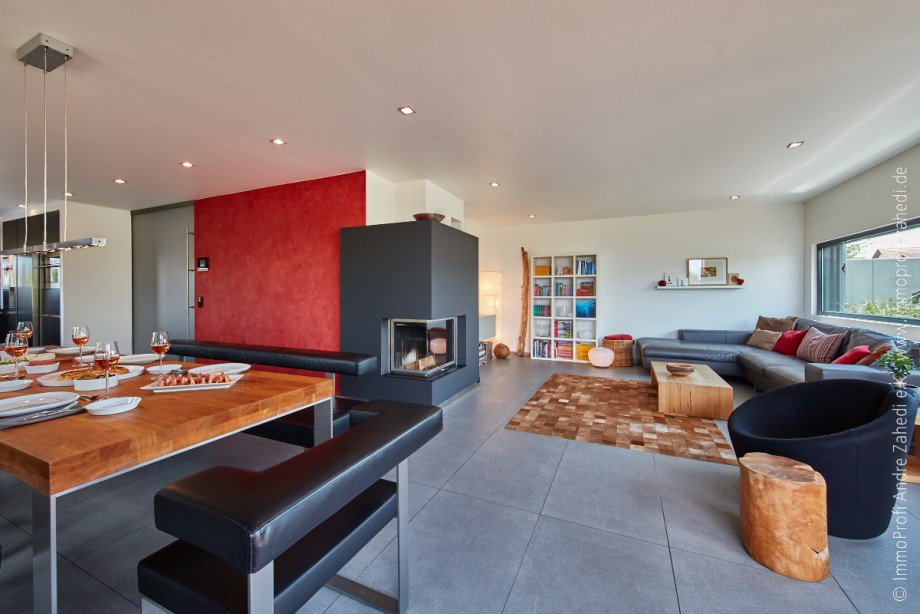 Wohn-Essbereich mit Kamin Einfamilienhaus Dieburg