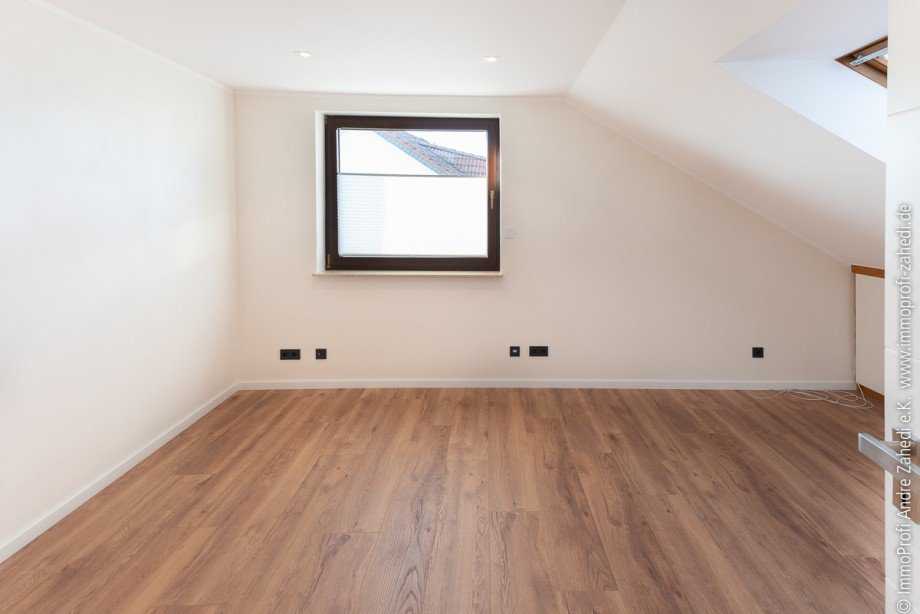 Zimmer im DG Doppelhaush�lfte Seeheim-Jugenheim