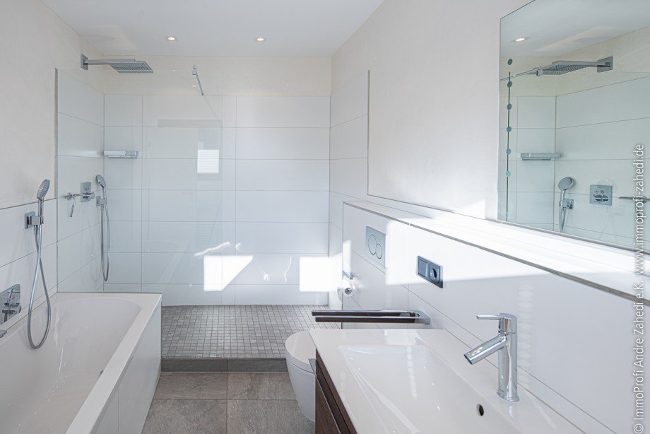 Bad en Suite Doppelhaush�lfte Seeheim-Jugenheim