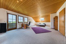 Zimmer mit Balkon DG Freistehendes 1-2 Familienhaus mit Fernblick +VERKAUFT+