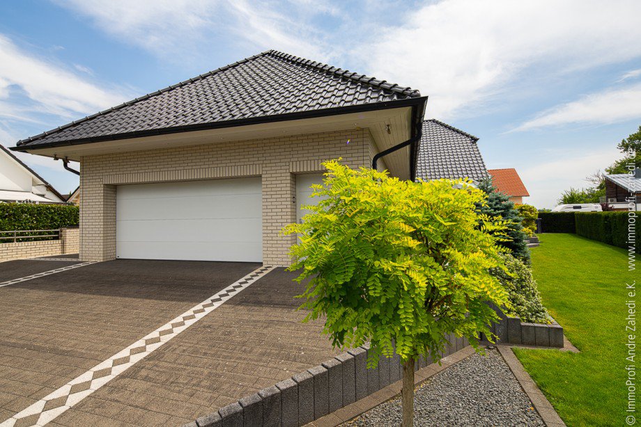 Doppelgarage mit elektrischesm Tor Einfamilienhaus Gernsheim