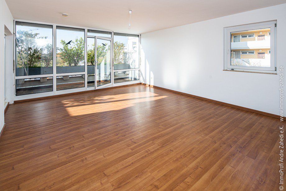 Wohn- u. Esszimmer Etagenwohnung Darmstadt