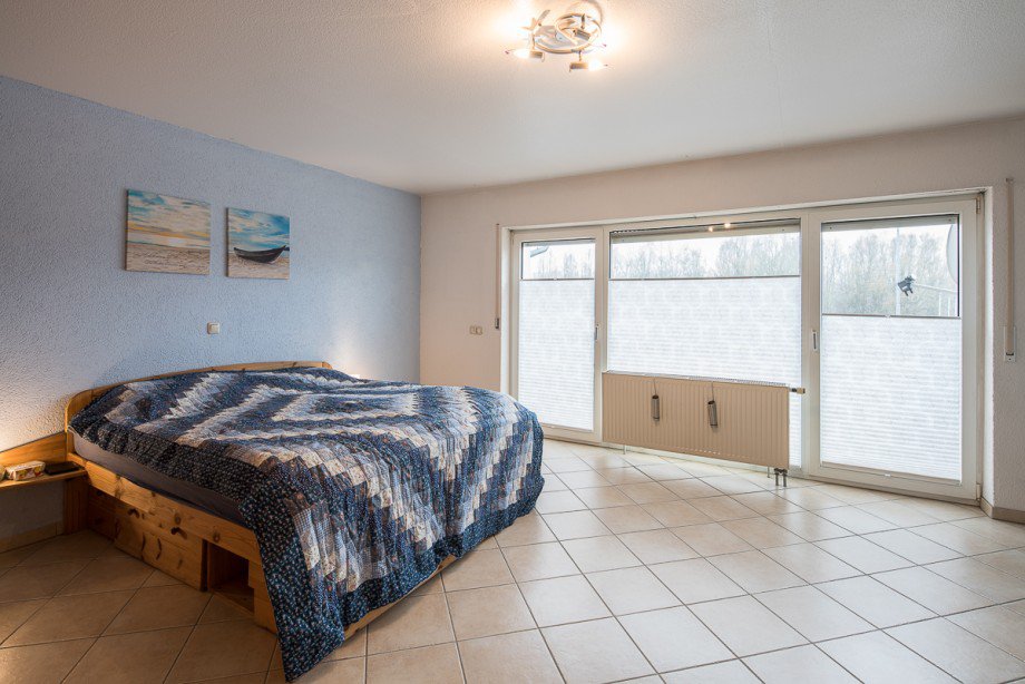 Schlafzimmer mit Balkon Reihenmittelhaus Riedstadt-Erfelden