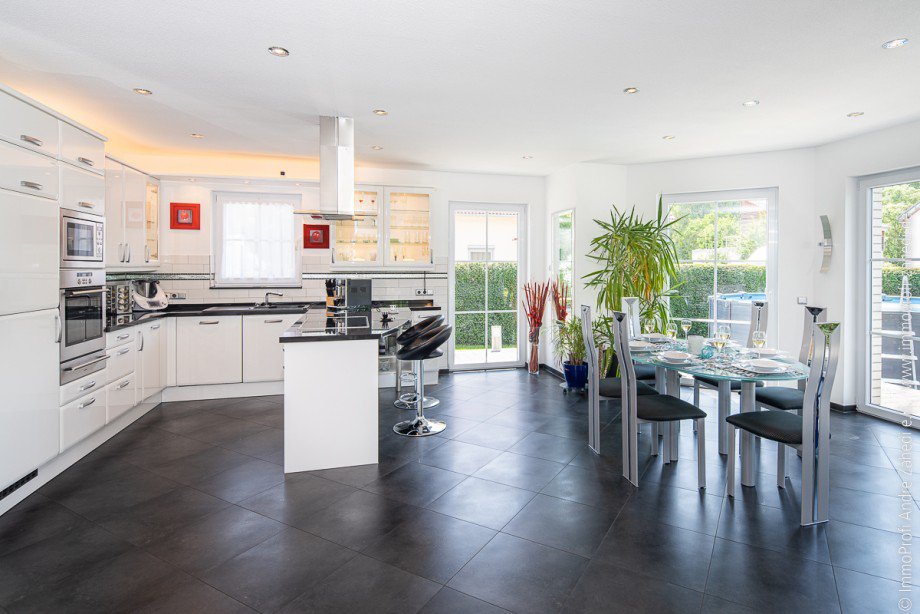 Offener Wohnbereich mit K�che Einfamilienhaus Gernsheim