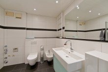Badezimmer Bild II 3 1/2-Zimmer-Dachgeschoss-ETW in Darmstadt-Bessungen +VERKAUFT+