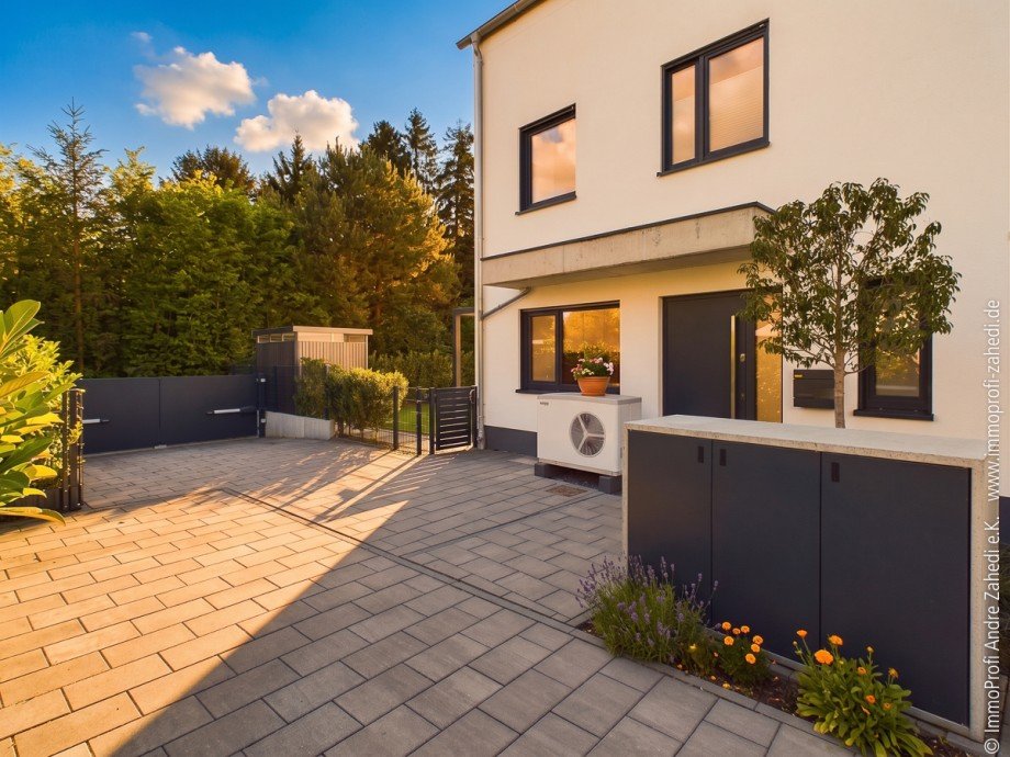 Hauseingang Doppelhaush�lfte M�hltal / Trautheim