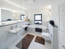 Hauptbad Seltene Gelegenheit an der Lichtwiese: Gro�z�gige 4-Zimmer-Wohnung mit Stil +RESERVIERT+