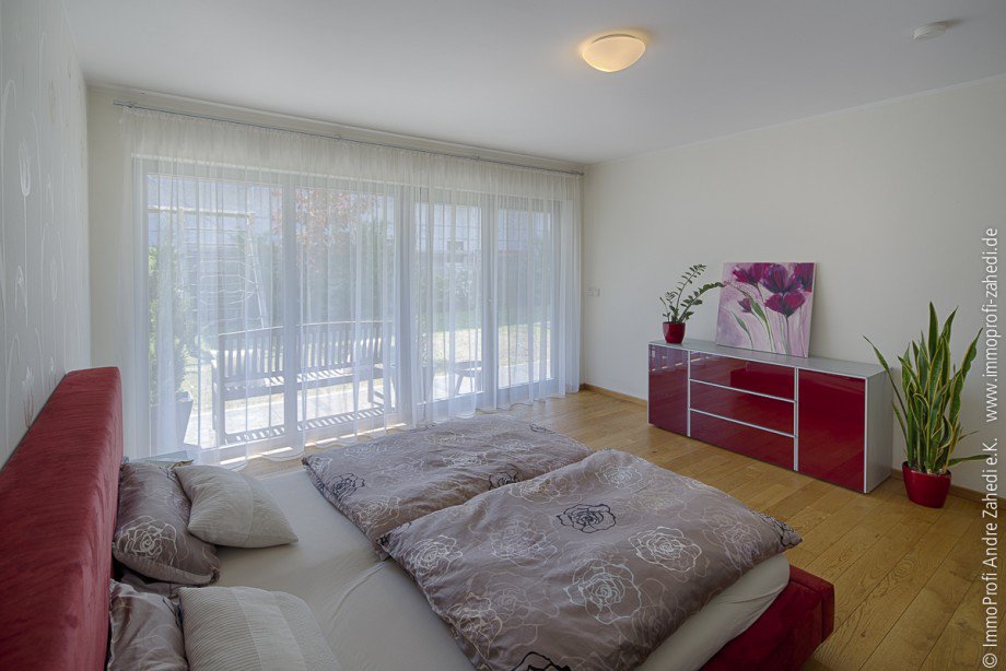 Schlafzimmer im EG Einfamilienhaus Griesheim