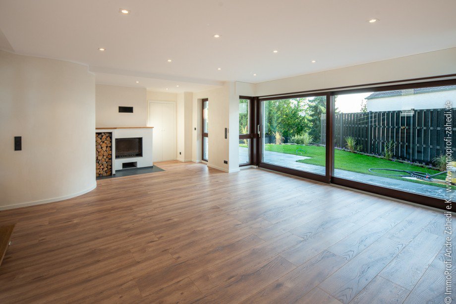 Wohnzimmer mit Kamin Doppelhaush�lfte Seeheim-Jugenheim