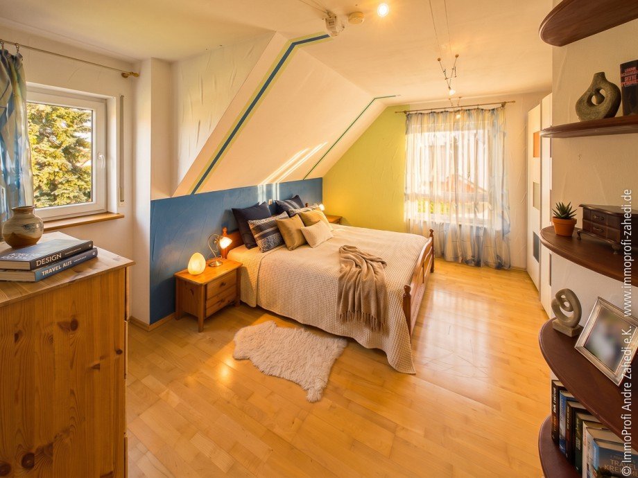Schlafzimmer im DG Einfamilienhaus Dieburg