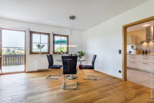 Zugang zu Balkon + K�che Freistehendes 1-2 Familienhaus mit Fernblick +VERKAUFT+