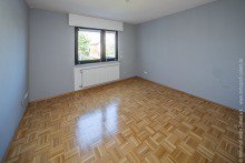 Zimmer im OG Freistehendes 2-Familienhaus mit Anbau in Gross-Zimmern