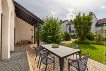 Vordere Terrasse Einfamilienhaus mit ELW in M�hltal