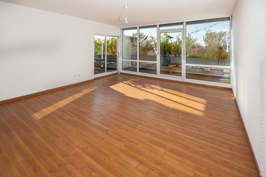 Wohn- u. Esszimmer Etagenwohnung Darmstadt