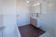 Badezimmer EG-Whg. Freistehendes 3-Familienhaus (komplett frei)
