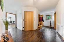 Eingangsbereich im EG Freistehendes 1-2 Familienhaus mit Fernblick +VERKAUFT+