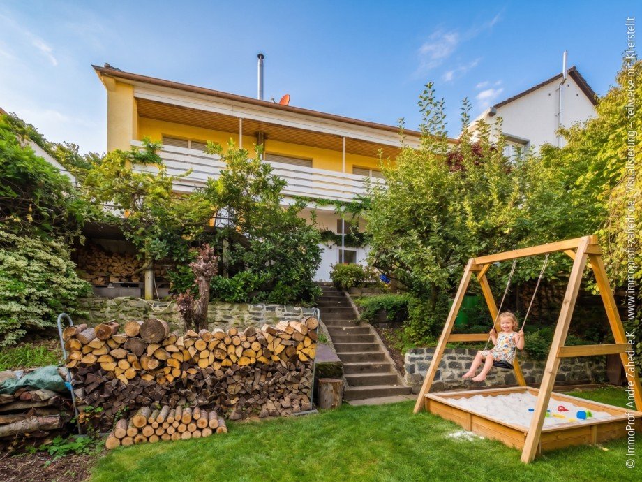 Blick vom Garten Einfamilienhaus M�hltal / Nieder-Ramstadt