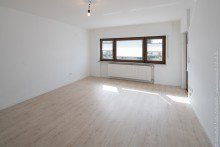Zimmer 1.OG-Whg. Freistehendes 3-Familienhaus (komplett frei)