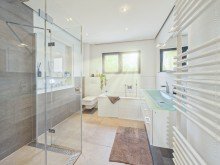 Badezimmer So nah an Frankfurt, so weit weg vom Alltag